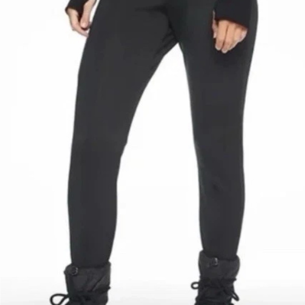 Athleta Butte Peak stirrup black ski or hiking pants size 4 29” inseam